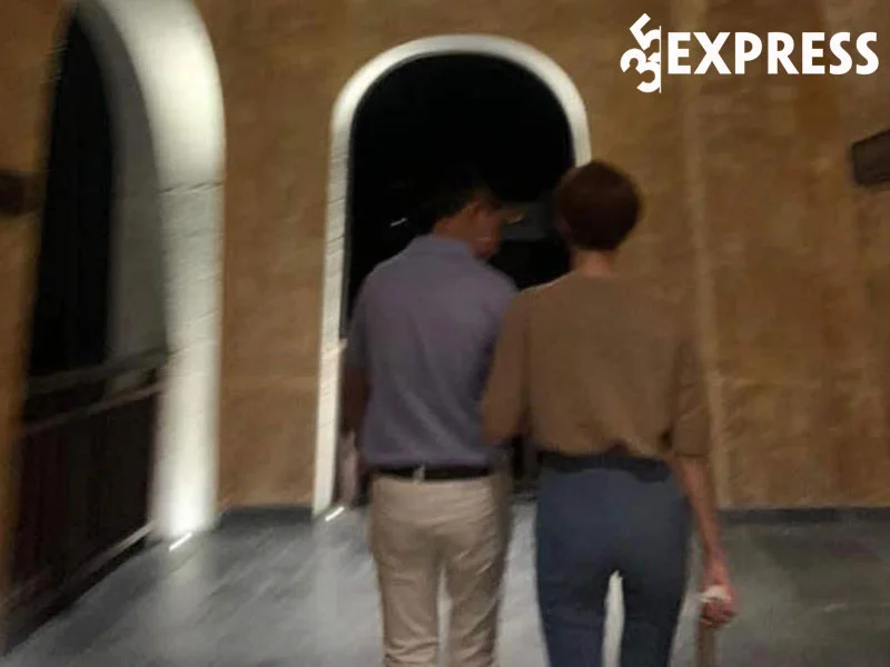 tong-hop-loat-anh-cua-hien-ho-cung-ceo-ho-nhan-xuat-hien-khap-mxh-17-35express