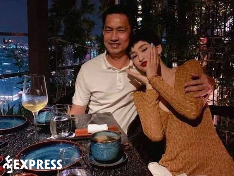 tong-hop-loat-anh-cua-hien-ho-cung-ceo-ho-nhan-xuat-hien-khap-mxh-2-35express