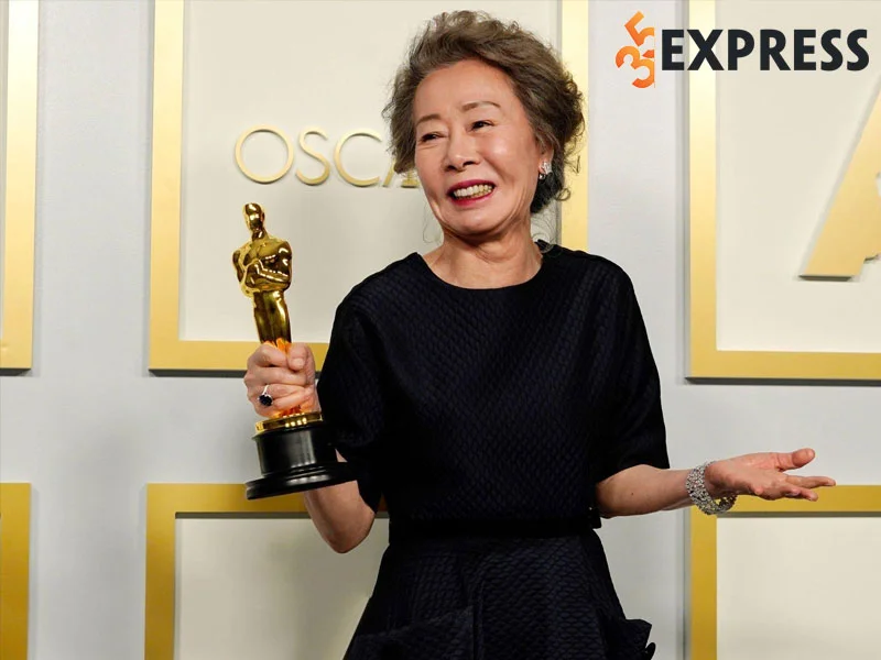 youn-yuh-jung-nu-dien-vien-han-quoc-dau-tien-nhan-giai-oscar-35express