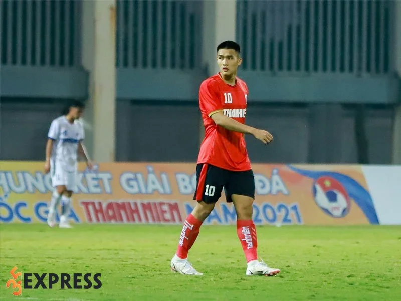 cau-thu-dien-trai-vo-nguyen-hoang-tiem-nang-cua-doi-bong-viet-nam-trong-tuong-lai-35express