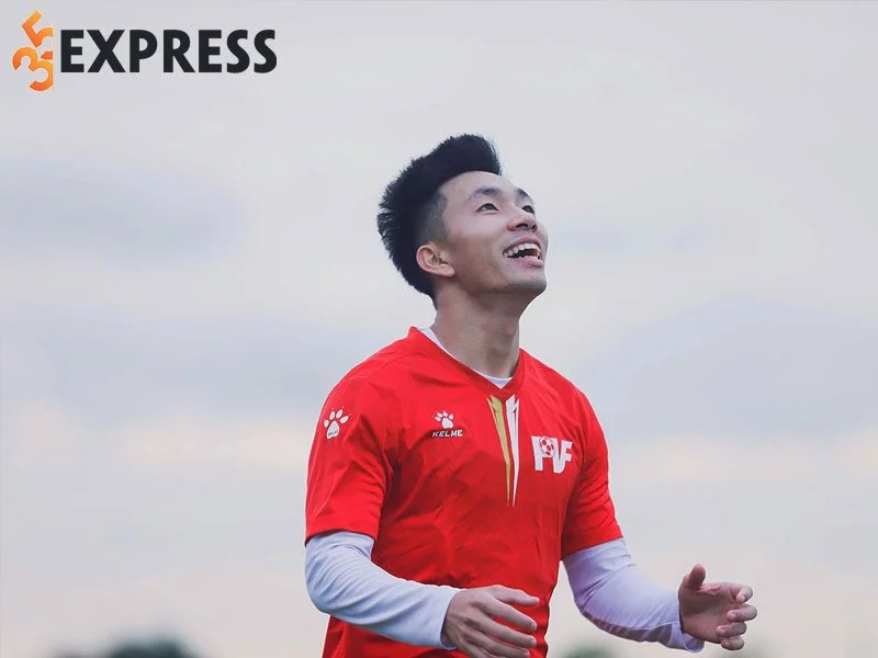 cau-thu-huynh-cong-den-la-ai-1-35express