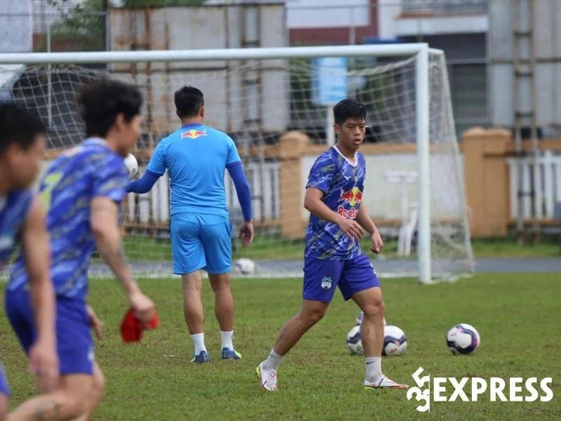 cau-thu-nguyen-duc-viet-la-ai-1-35express