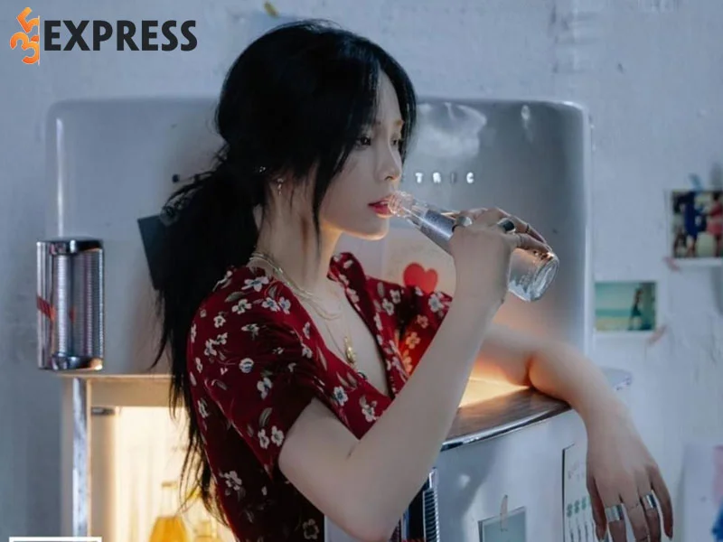 cuoc-song-ngoai-doi-thuc-cua-nu-ca-si-heize-1-35express