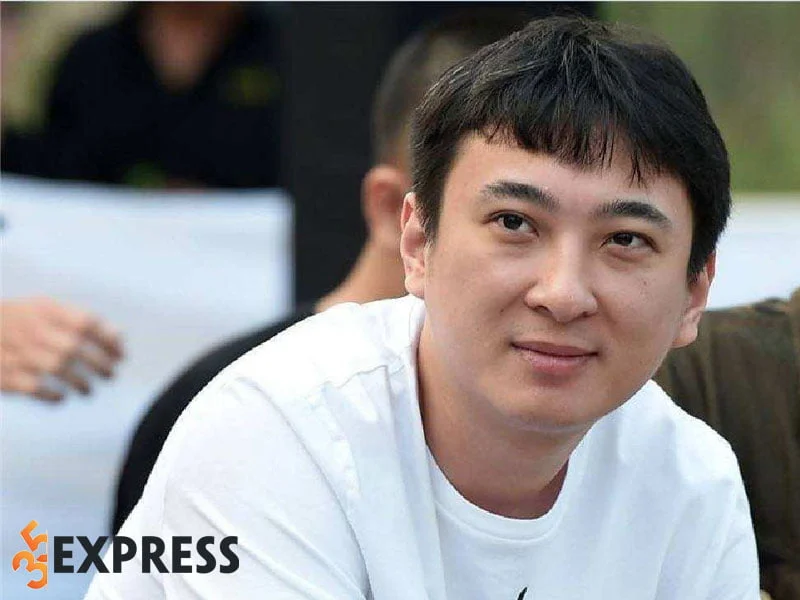 dai-gia-vuong-tu-thong-nam-giu-bi-mat-dong-troi-showbiz-hoa-ngu-1-35express