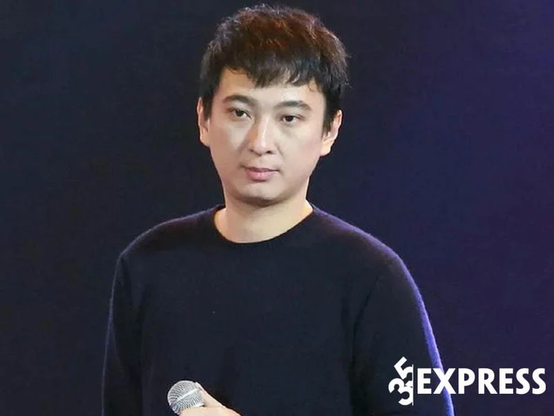 dai-gia-vuong-tu-thong-nam-giu-bi-mat-dong-troi-showbiz-hoa-ngu-35express