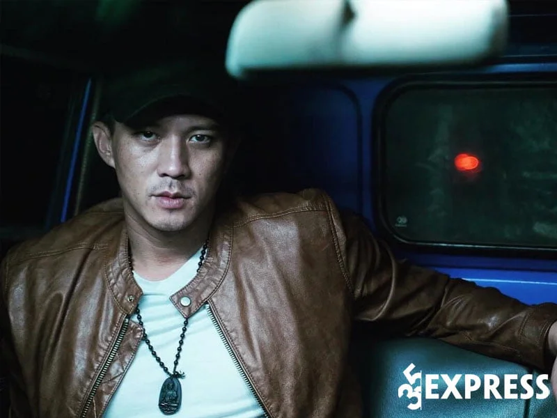 dai-uy-dao-hai-trieu-ha-viet-dung-trong-phim-bao-ngam-35express