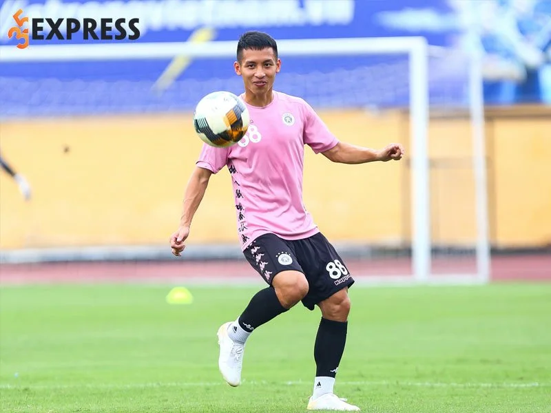 do-hung-dung-mang-bang-doi-truong-cua-doi-tuyen-viet-nam-2-35express