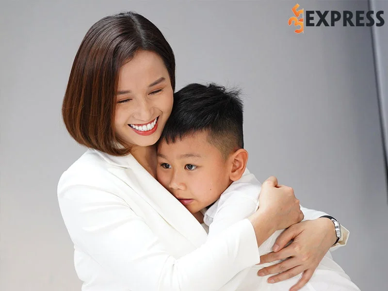doi-tu-cua-dien-vien-la-thanh-huyen-1-35express