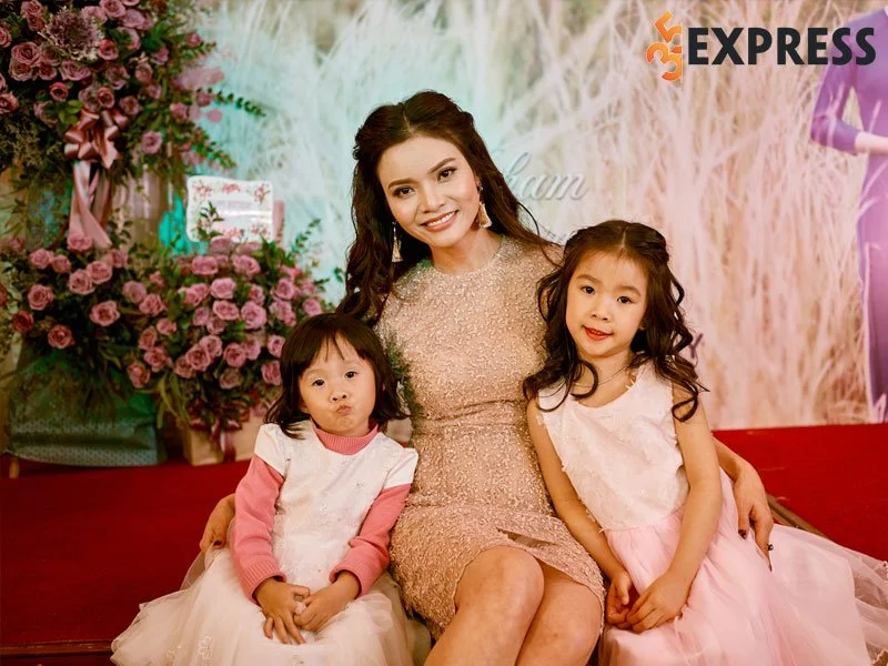 doi-tu-cua-nsut-pham-phuong-thao-1-35express