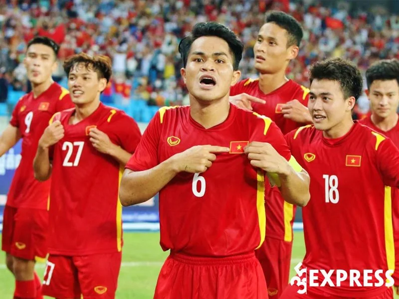 dung-quang-nho-khoi-dau-su-nghiep-voi-doi-tuyen-hoang-anh-gia-lai-2-35express