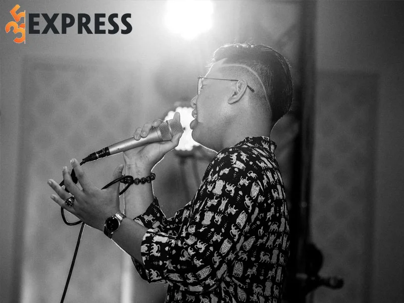 hanh-trinh-su-nghiep-cua-ca-si-the-bao-35express