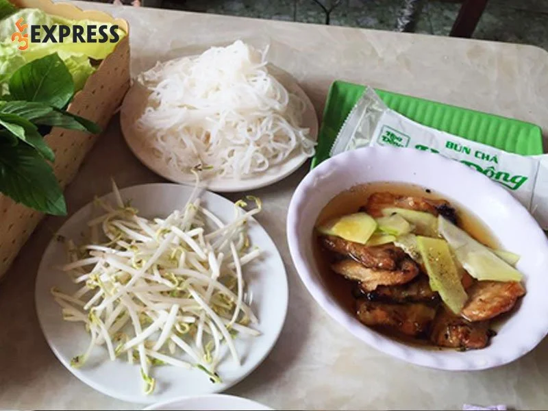 hoa-dong-bun-cha-ha-noi-tai-tphcm-35express