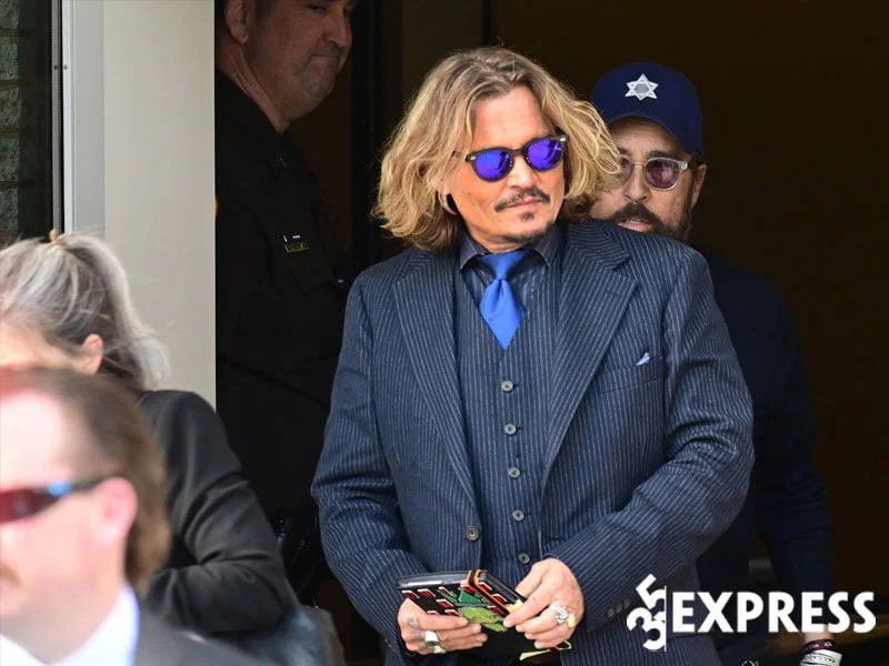 johnny-deep-vuc-day-sau-khoang-thoi-gian-bi-to-bao-hanh-2-35express