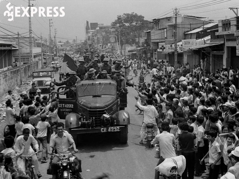 lich-nghi-le-30-4-1-5-nam-2022-35express
