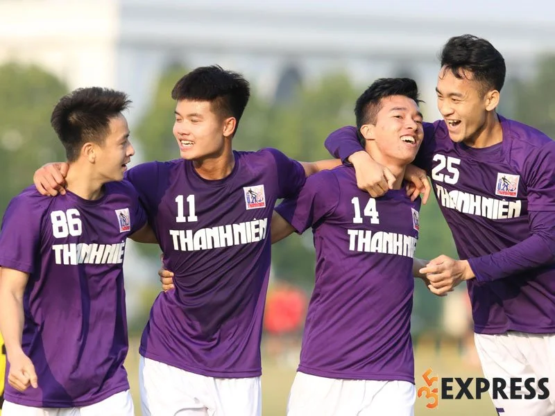 nguyen-van-tung-chan-dung-tien-dao-u23-viet-nam-toa-sang-trong-tran-gap-singapore-35express