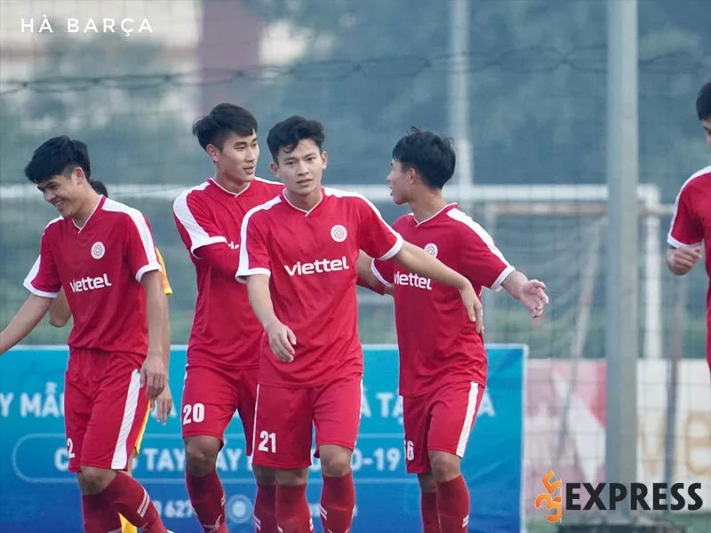 phan-tuan-tai-chia-se-ve-hanh-trinh-than-toc-sang-campuchia-chi-vien-cho-u23-viet-nam-35express
