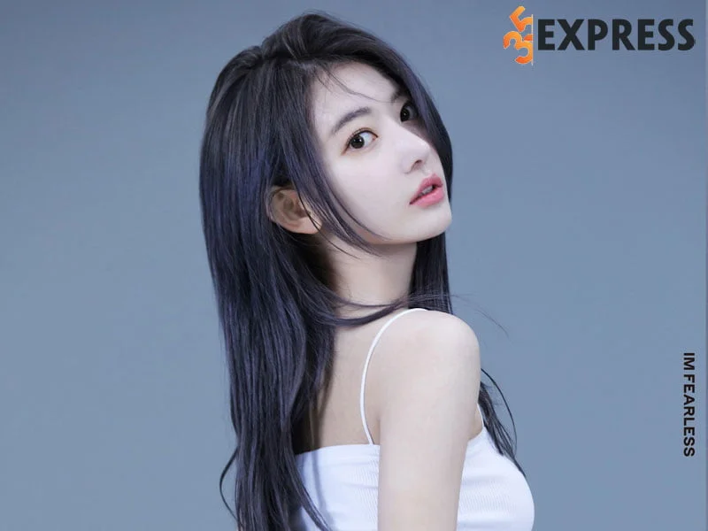 soc-truoc-profile-khung-cua-cac-thanh-vien-nhom-nhac-le-sserafim-sakura-35express
