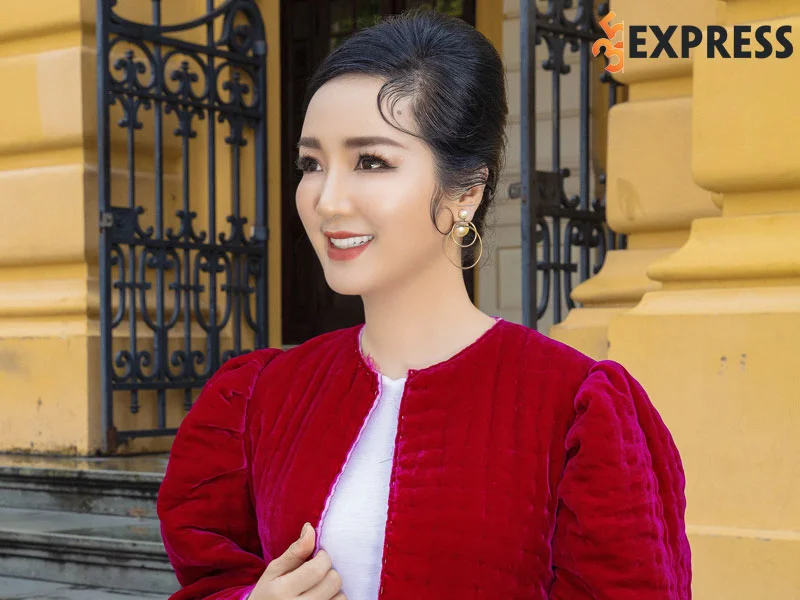 su-nghiep-cua-hoa-hau-den-hung-giang-my-1-35express