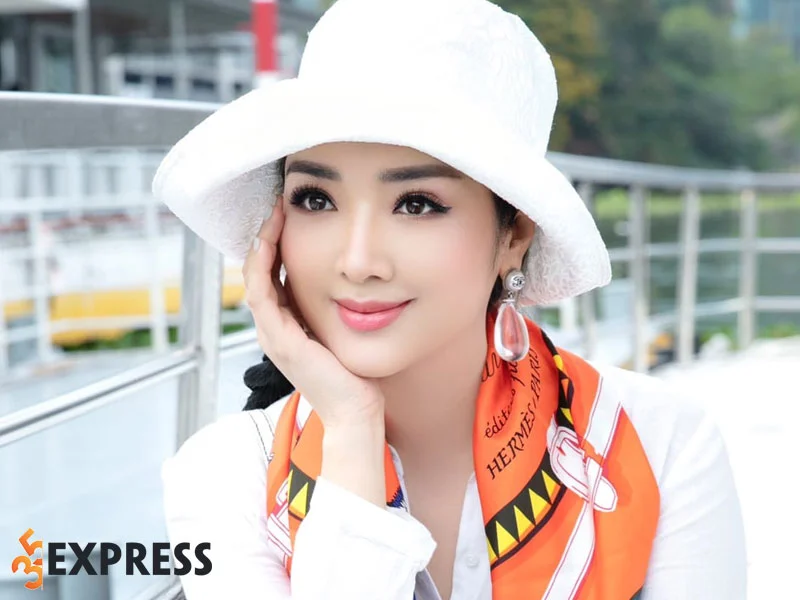 su-nghiep-cua-hoa-hau-den-hung-giang-my-2-35express