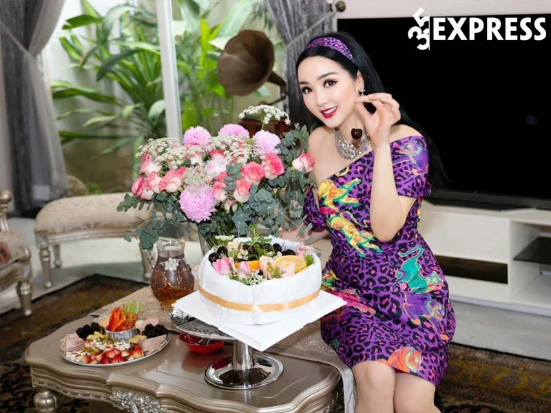 su-nghiep-cua-hoa-hau-den-hung-giang-my-35express