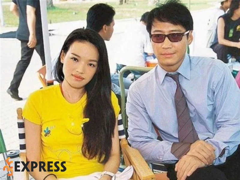 thu-ky-gai-hu-showbiz-den-cuoc-hon-nhan-hanh-phuc-o-tuoi-44-35express