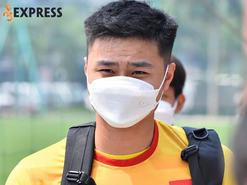 thu-mon-nguyen-van-toan-roi-doi-tuyen-de-chua-tri-chan-thuong-1-35express