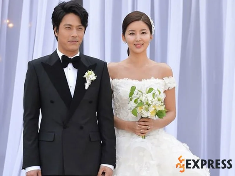 to-am-hanh-phuc-cua-sao-nam-giay-thuy-tinh-han-jae-suk-sau-9-nam-ket-hon-35express