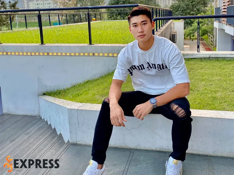 tom-tat-ly-lich-tieu-su-cua-cau-thu-nham-manh-dung-35express