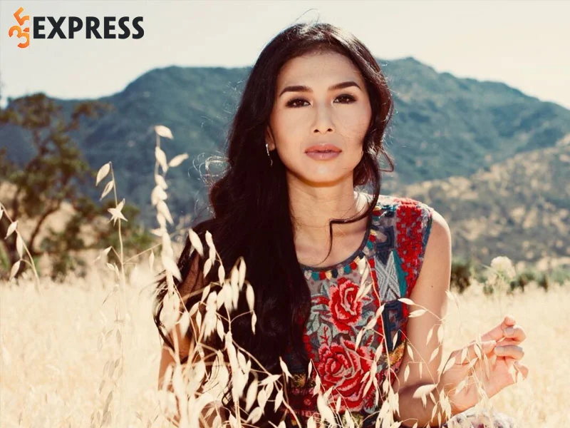 tom-tat-ly-lich-tieu-su-cua-nu-ca-si-mai-xuan-loan-35express