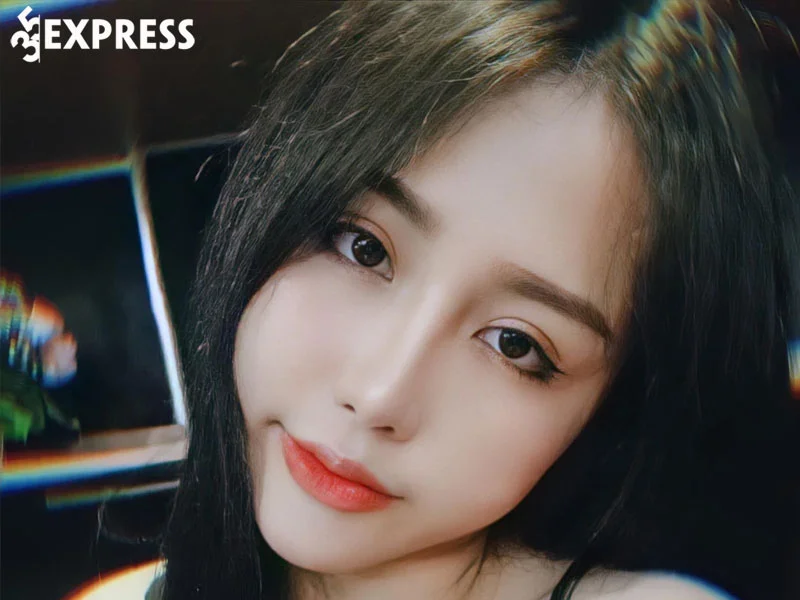 tom-tat-tieu-su-thong-tin-ly-lich-cua-ca-si-huynh-ai-vy-35express