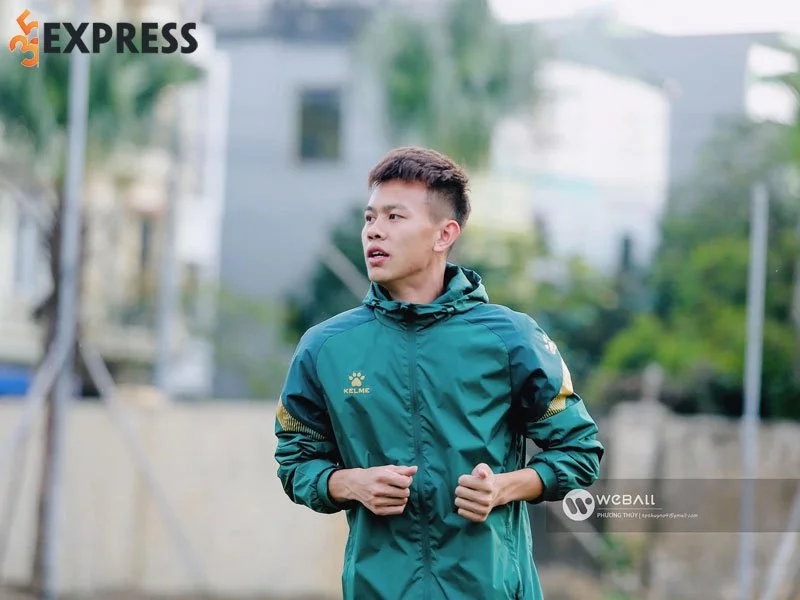 tom-tat-tieu-su-thong-tin-ly-lich-cua-hoang-xuan-tan-35express