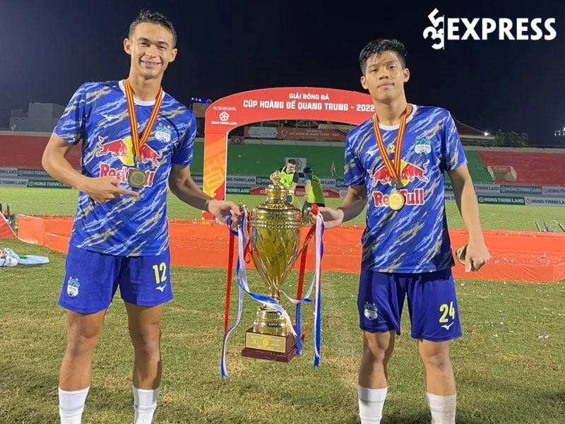 tom-tat-tieu-su-thong-tin-ly-lich-cua-nguyen-duc-viet-35express