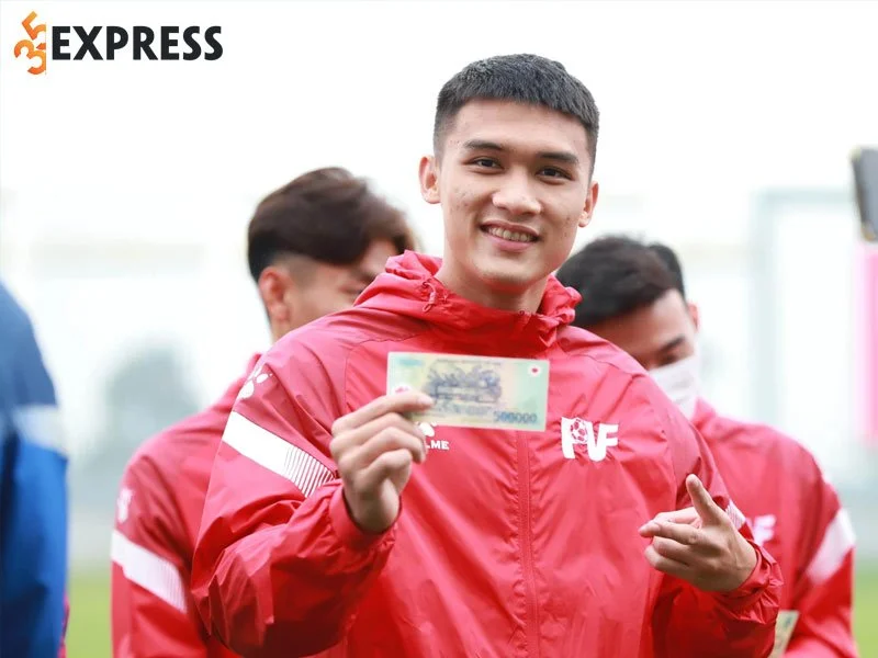 tom-tat-tieu-su-thong-tin-ly-lich-cua-vo-nguyen-hoang-35express