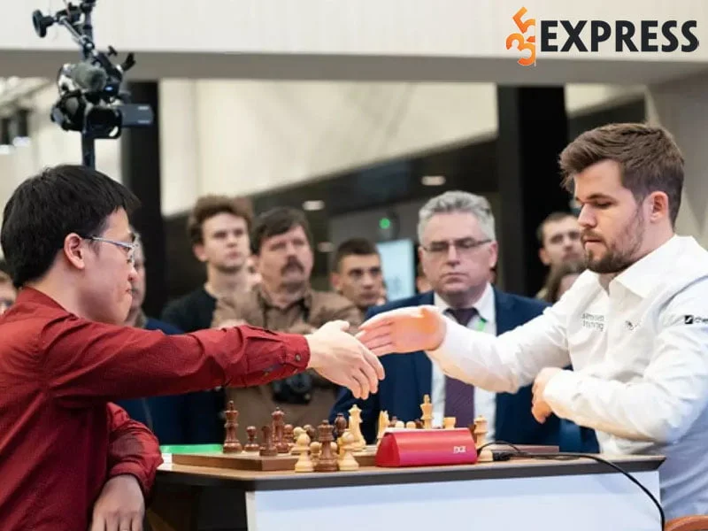 vua-co-carlsen-gay-soc-khi-chop-mat-trong-tran-thua-quang-liem-35express