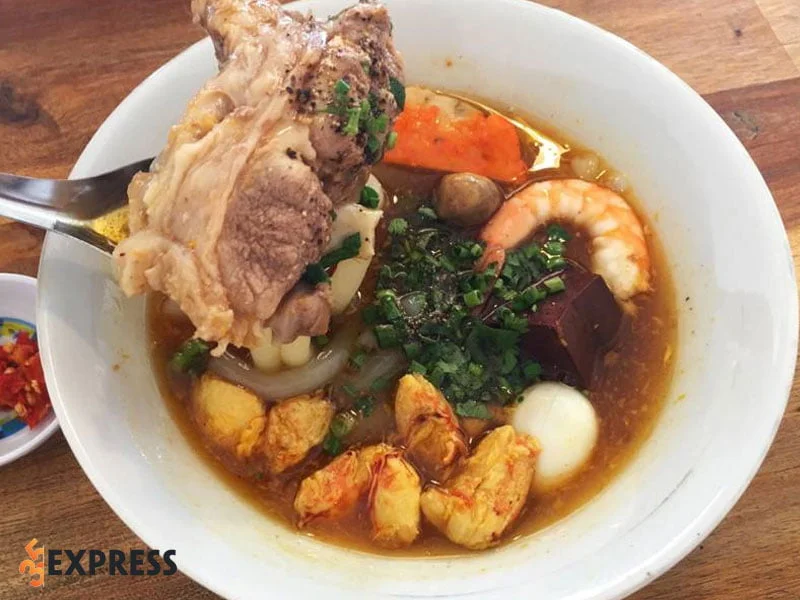 banh-canh-cua-ngoc-trinh-35express