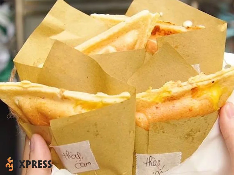 banh-hotdog-tam-giac-35express