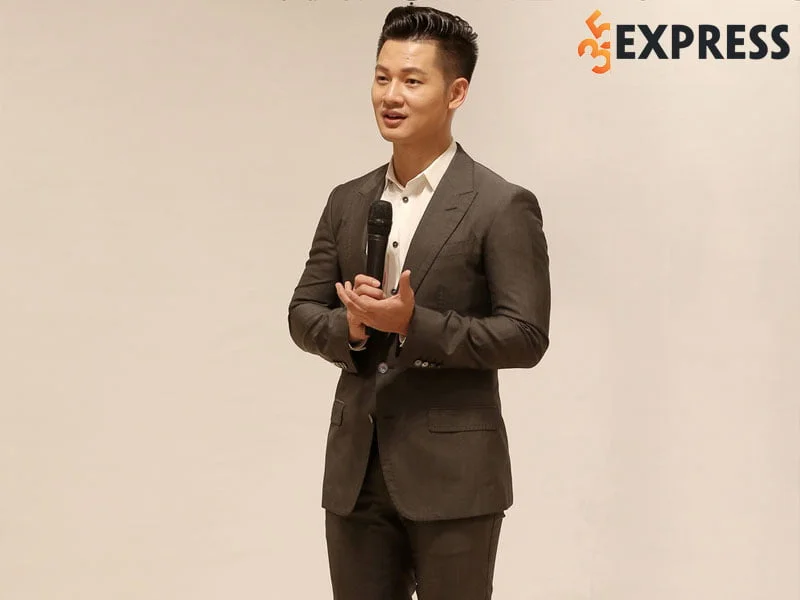 doi-tu-cua-ca-si-dien-trai-duc-tuan-35express