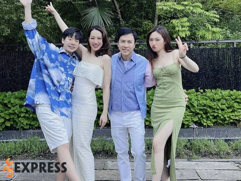 doi-tu-cua-dien-vien-chan-tu-dan-uong-thi-thi-1-35express