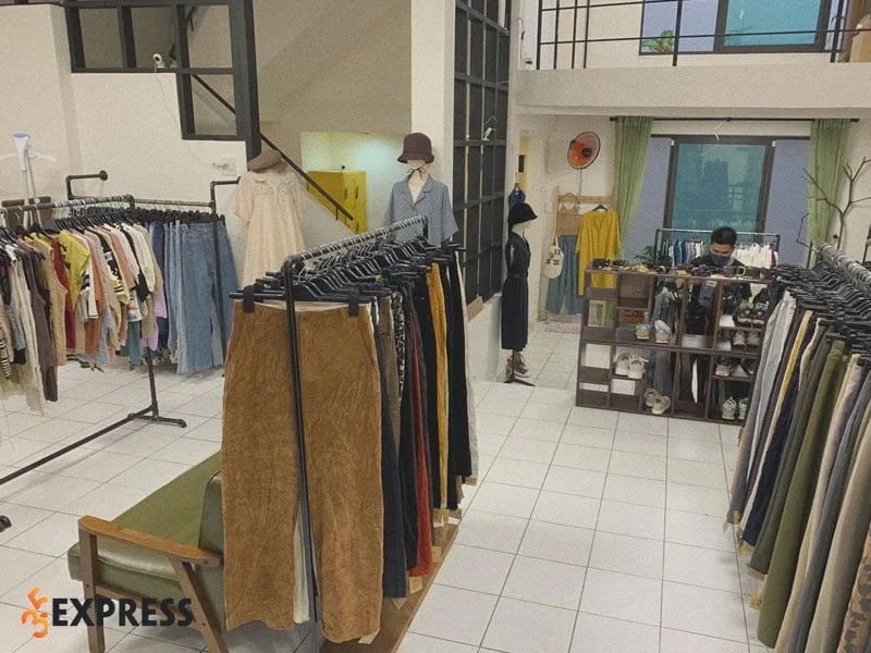 hannys-corner-vintage-clothing-35express
