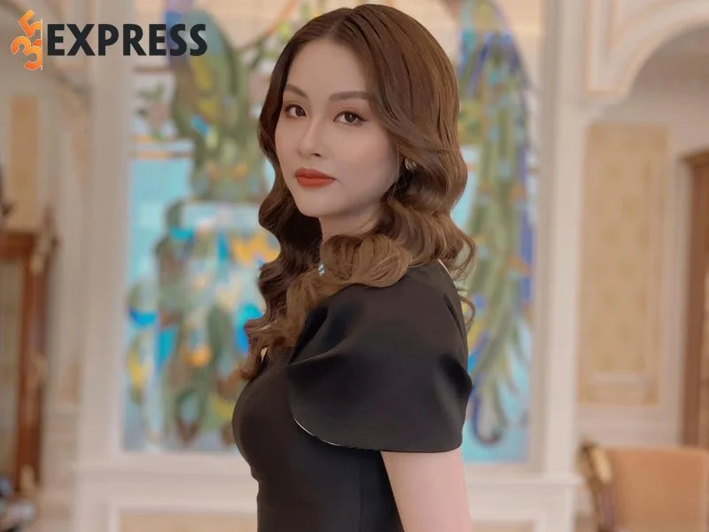 hoa-hau-bien-2016-thuy-trang-am-tham-ket-hon-va-sinh-con-ngay-khi-chua-het-nhiem-ky-35express