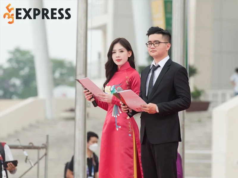 mc-minh-duc-dan-su-kien-le-thuong-co-sea-games-31-35express