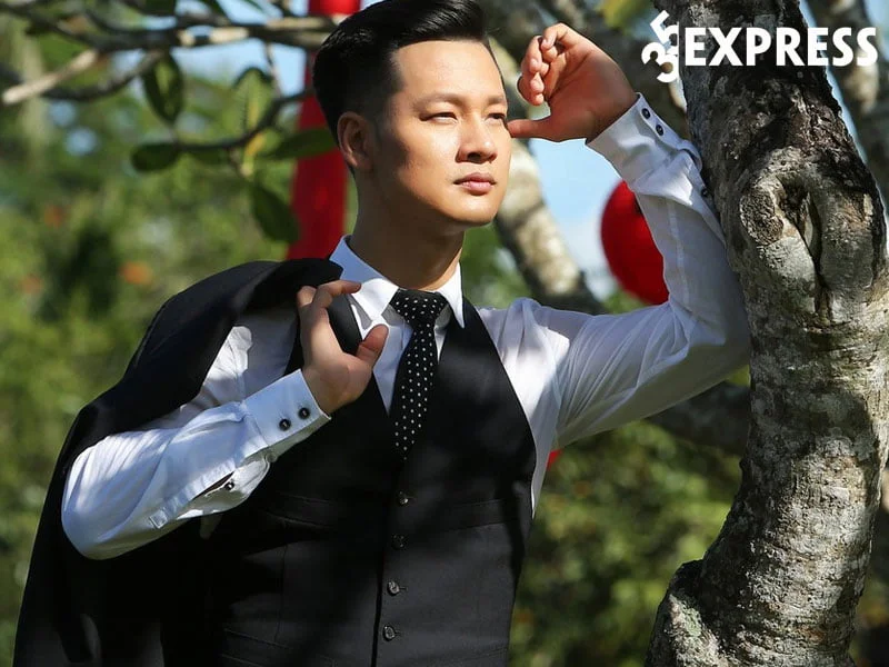 nam-ca-si-duc-tuan-bi-chi-trich-vi-bo-buoi-tap-show-1-35express