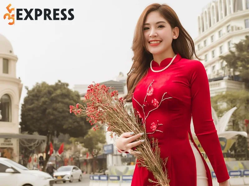 nhan-sac-noi-bat-chang-kem-hoa-hau-cua-mc-minh-duc-35express