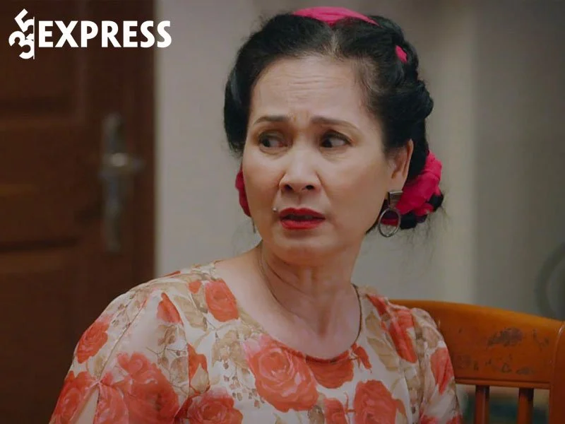 nsnd-lan-huong-vao-vai-me-chong-cay-nghiet-trong-thuong-ngay-nang-ve-35express