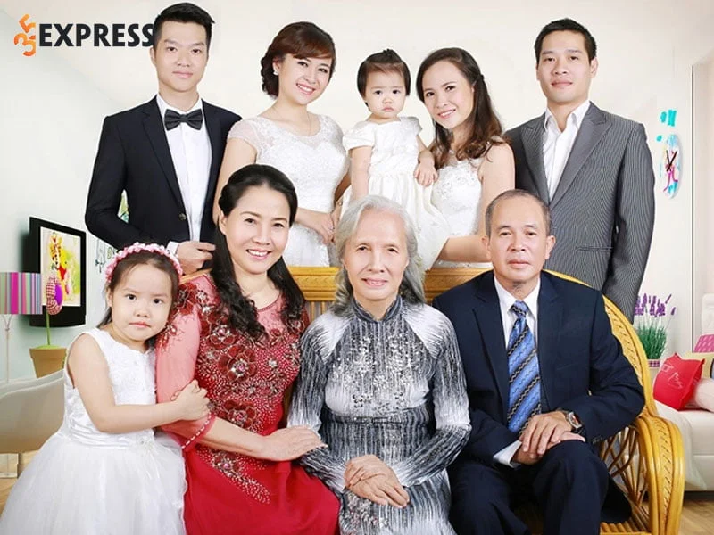 phan-thi-studio-studio-chup-anh-gia-dinh-o-ha-noi-gia-re-35express