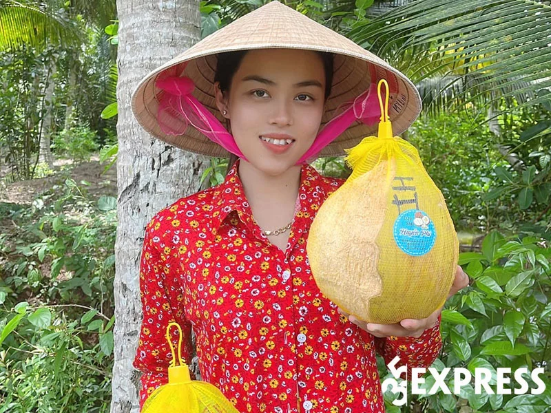 su-nghiep-cua-tiktoker-huyen-phi-35express