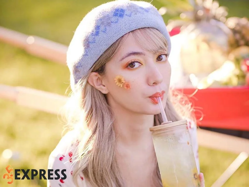 tom-tat-chi-tiet-ly-lich-tieu-su-cua-nu-ca-si-xuan-nghi-35express
