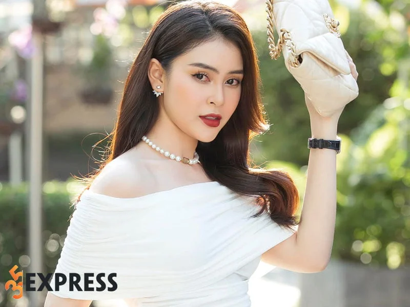 tom-tat-tieu-su-ly-lich-ve-hoa-hau-du-lich-ly-kim-thao-35express
