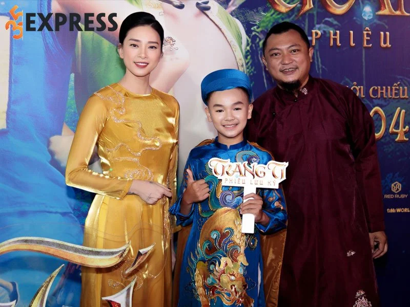 bo-phim-trang-ti-cua-dao-dien-phan-gia-nhat-linh-bi-cu-dan-mang-tay-chay-35express