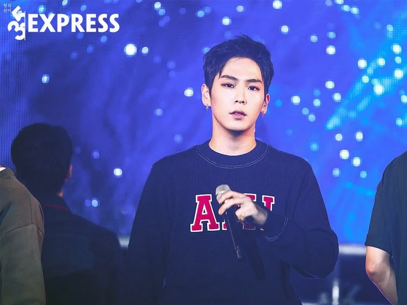 ca-si-himchan-bap-bi-phan-doi-kich-liet-vi-to-chuc-concept-tai-nhat-1-35express